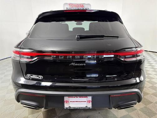 2023 Porsche Macan T