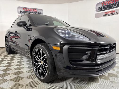 2023 Porsche Macan T