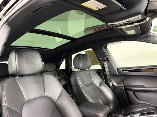 2023 Porsche Macan T