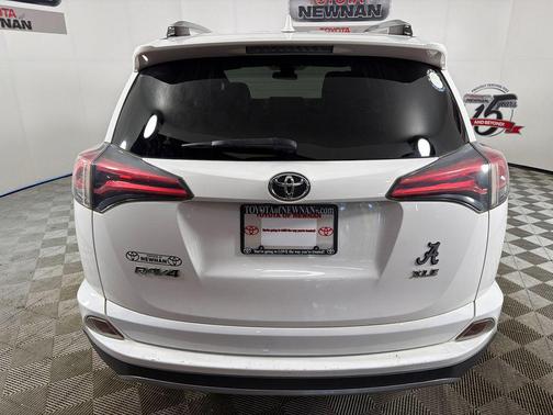 Super White 2018 Toyota RAV4 XLE