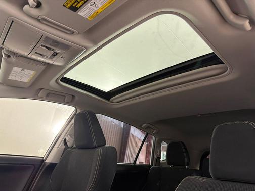 Super White 2018 Toyota RAV4 XLE