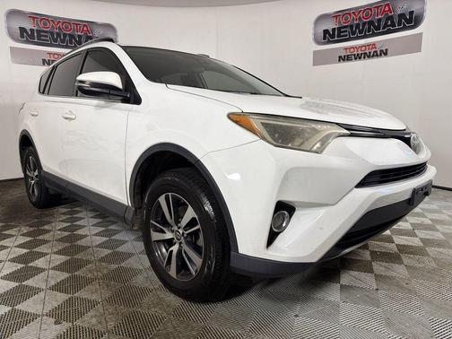 Super White 2018 Toyota RAV4 XLE