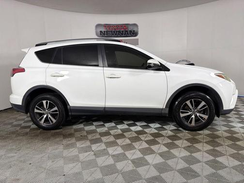 Super White 2018 Toyota RAV4 XLE
