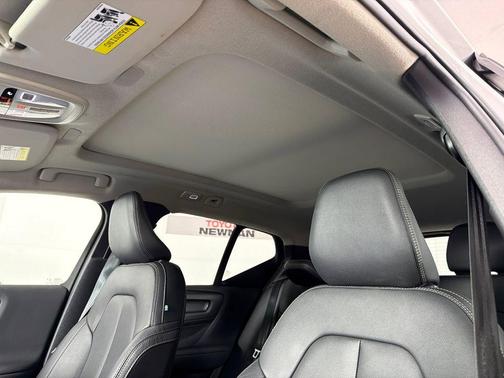 2024 Volvo XC40 B5 Plus Dark Theme