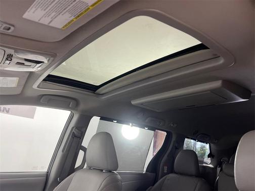 2016 Toyota Sienna XLE Premium