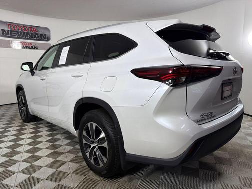 Wind Chill Pearl 2025 Toyota Highlander XLE