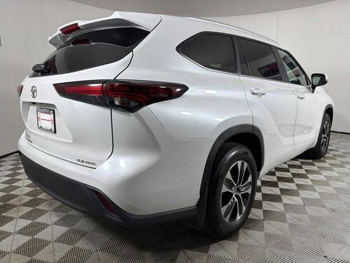 Wind Chill Pearl 2025 Toyota Highlander XLE