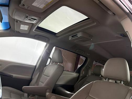 2016 Toyota Sienna XLE