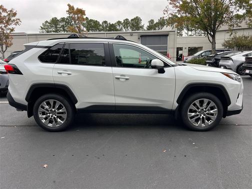 2025 Toyota RAV4 XLE Premium
