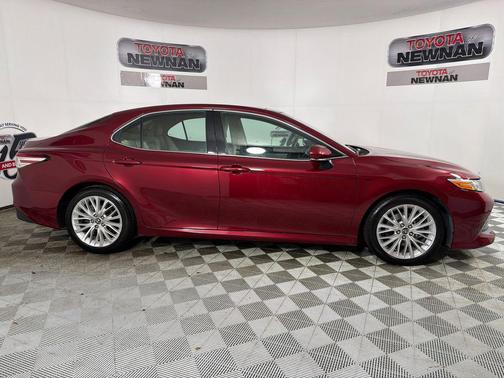 Pearl 2018 Toyota Camry XLE