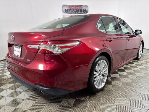 Pearl 2018 Toyota Camry XLE