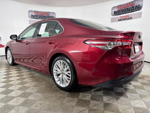 Pearl 2018 Toyota Camry XLE