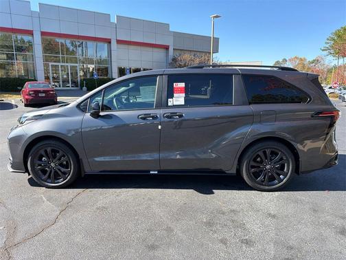 2025 Toyota Sienna XSE 7 Passenger