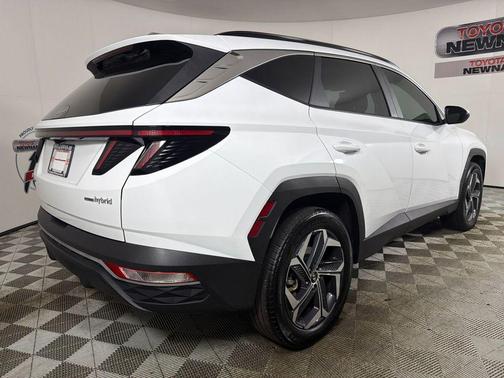 White Pearl 2024 Hyundai TUCSON Hybrid SEL Convenience