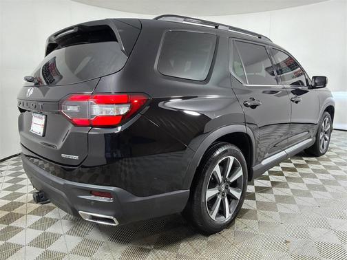2023 Honda Pilot Touring 8-Passenger