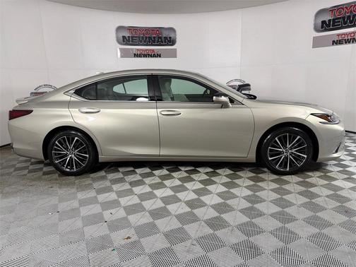 2025 Lexus ES 300h Base