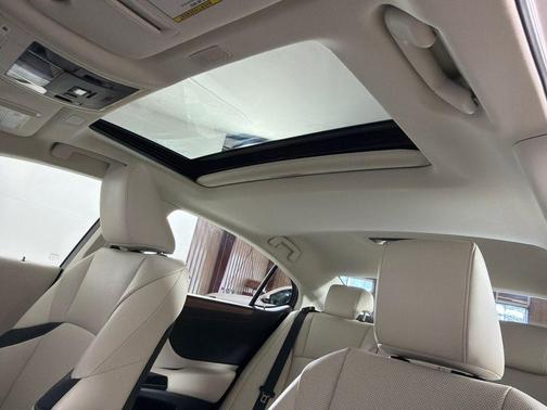 2025 Lexus ES 300h Base