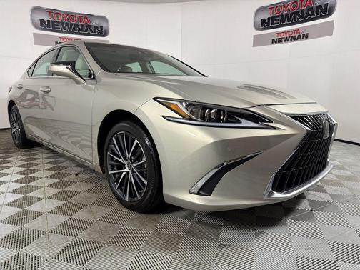 2025 Lexus ES 300h Base