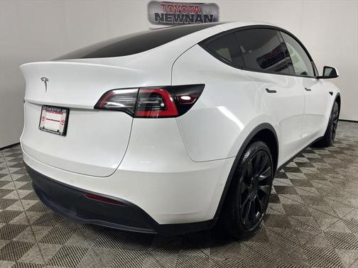 2021 Tesla Model Y Standard Range Rear-Wheel Drive