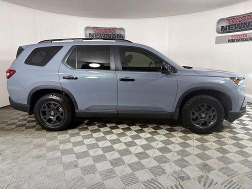 Sonic Gray Pearl 2025 Honda Pilot TrailSport