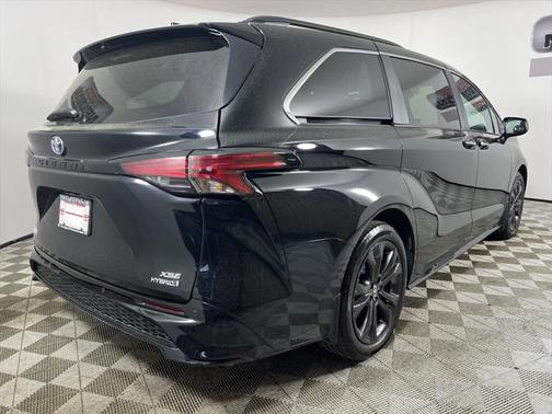2024 Toyota Sienna XSE 7 Passenger