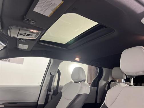 2024 Toyota Sienna XSE 7 Passenger