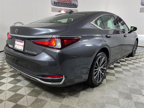2023 Lexus ES 250 Base