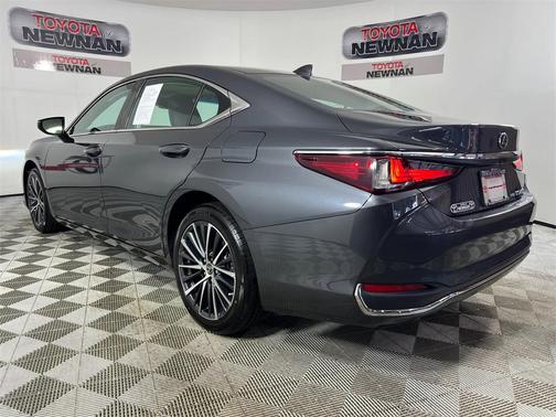 2023 Lexus ES 250 Base