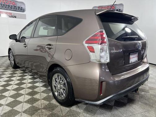2017 Toyota Prius v Five