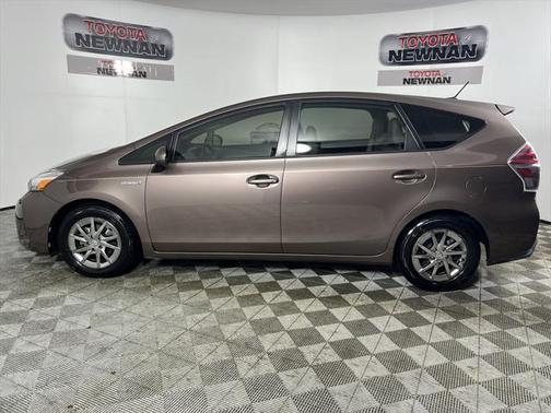 2017 Toyota Prius v Five