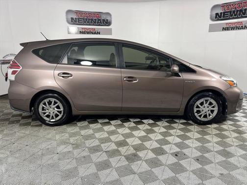 2017 Toyota Prius v Five