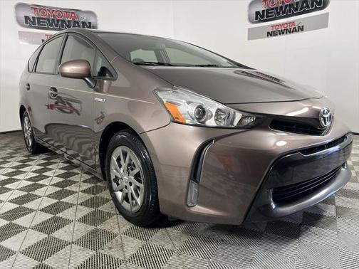 2017 Toyota Prius v Five