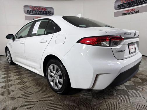Ice Cap 2024 Toyota Corolla LE