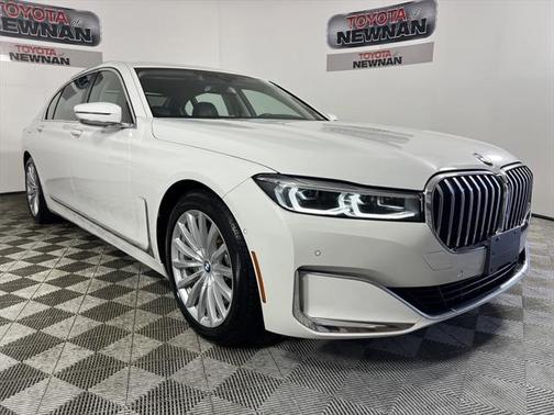 2022 BMW 740 i