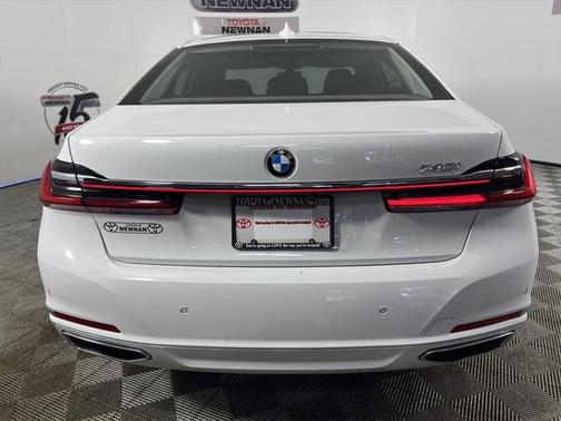 2022 BMW 740 i