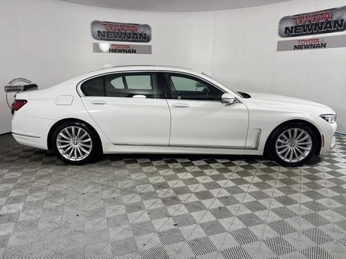 2022 BMW 740 i