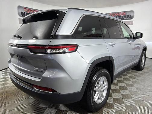 2023 Jeep Grand Cherokee Laredo