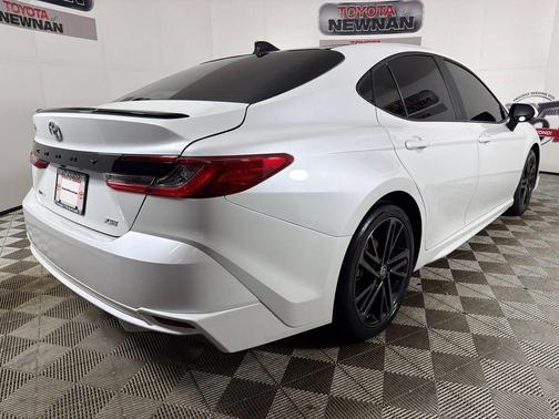 Wind Chill Pearl 2025 Toyota Camry XSE