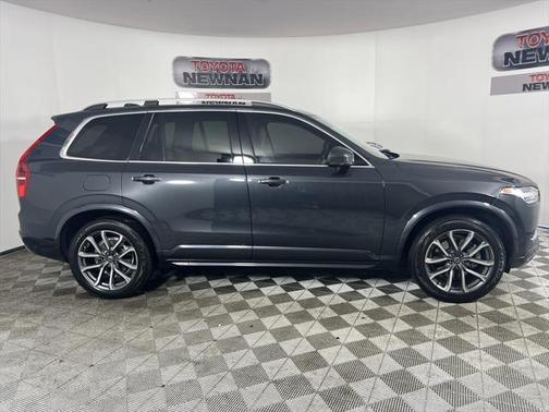 2017 Volvo XC90 T6 Momentum