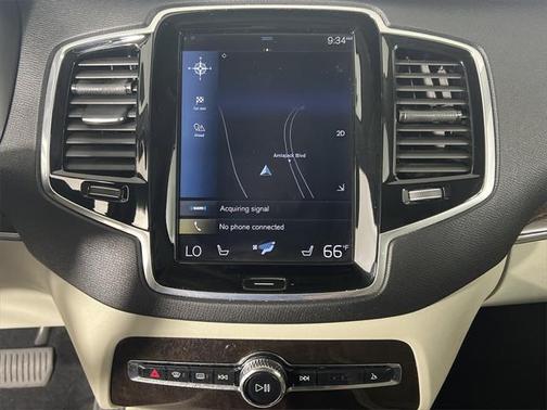 2017 Volvo XC90 T6 Momentum