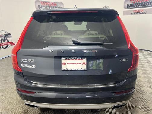 2017 Volvo XC90 T6 Momentum