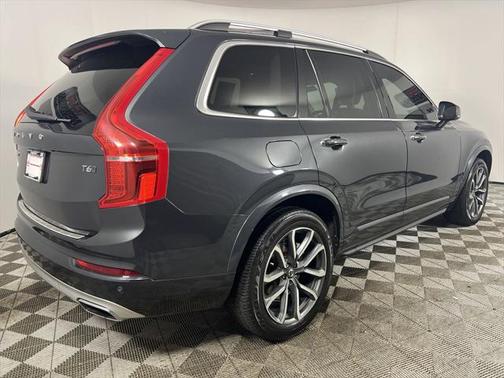2017 Volvo XC90 T6 Momentum