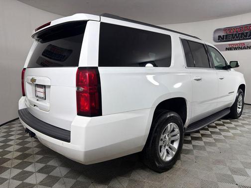 Summit White 2019 Chevrolet Suburban LT