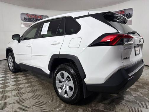 Ice Cap 2023 Toyota RAV4 LE