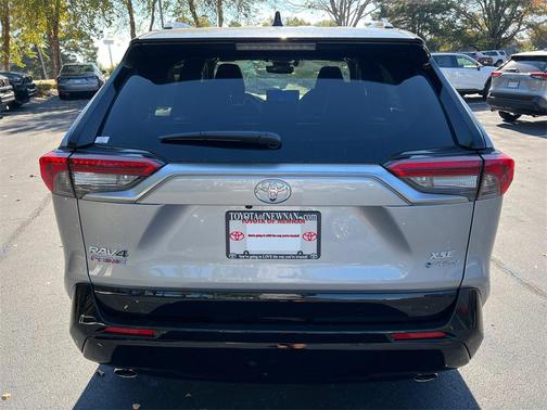 2025 Toyota RAV4 Hybrid SE