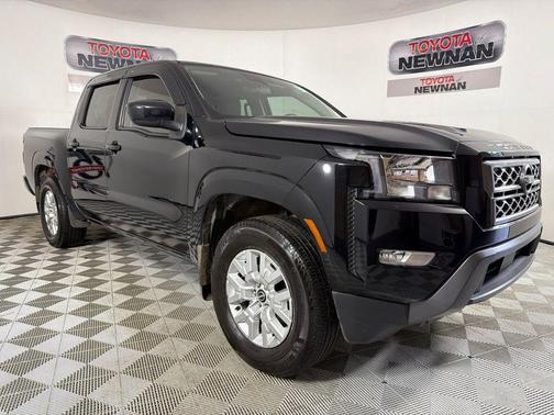 Super Black 2024 Nissan Frontier SV