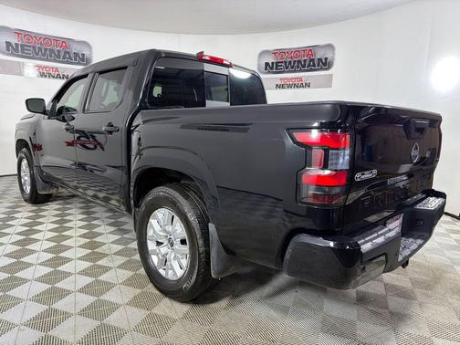 Super Black 2024 Nissan Frontier SV