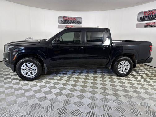 Super Black 2024 Nissan Frontier SV