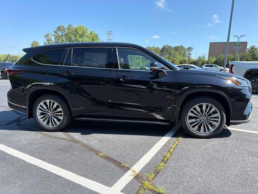 Midnight Black Metallic 2026 Toyota Highlander Platinum