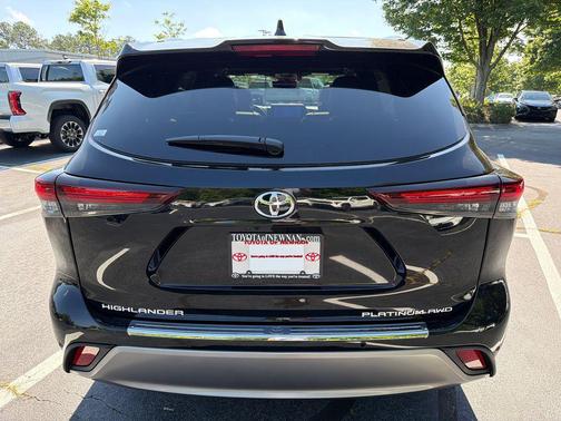 Midnight Black Metallic 2026 Toyota Highlander Platinum